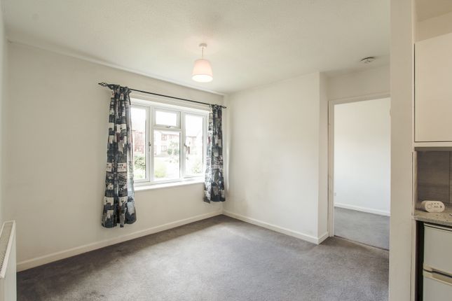 Flat to rent in Bicknell Gardens, Yeovil