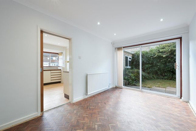 15, Great Ellshams, Banstead photo 4