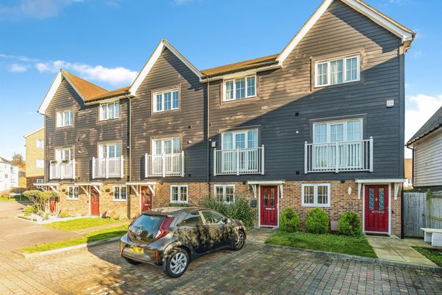 Town house for sale in Poynder Drive, Snodland