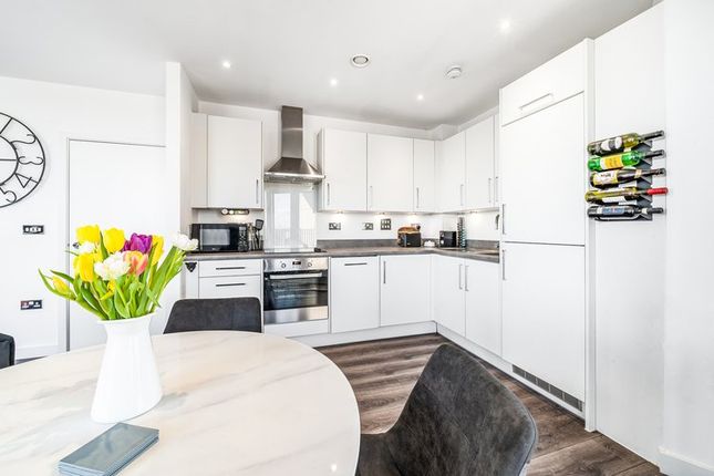 Flat for sale in Ilford Hill, Ilford, Greater London
