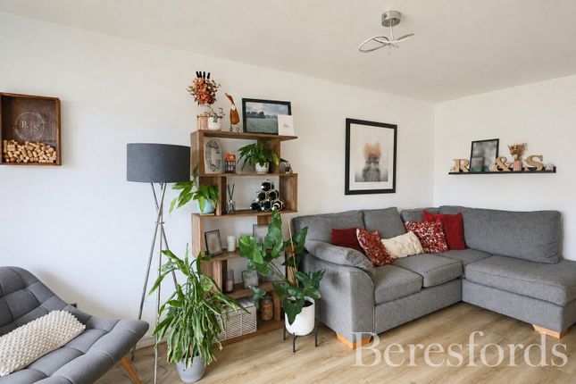 17, Leach Close, Essex photo 3