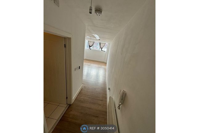 Flat, Central House Great Central Street, Leicester photo 5