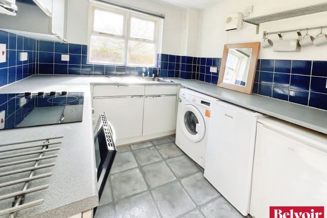 Stapleford Close, Chelmsford, Essex photo 3