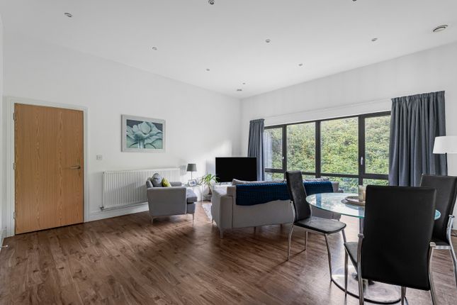 10C,, Gwynne Road, London photo 4
