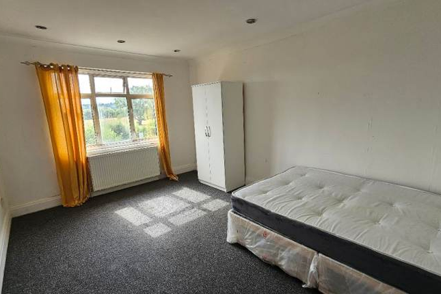 68, Windermere Avenue, Wembley photo 2
