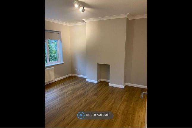 Lyn Eves, Pinewood Road, Iver Heath photo 3