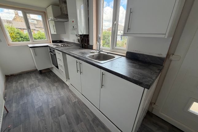 41, Denbrook Crescent, BRADFORD photo 4