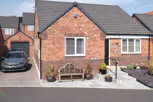 Bungalow to rent in Michael Wood Way, Shuttlewood, Chesterfield