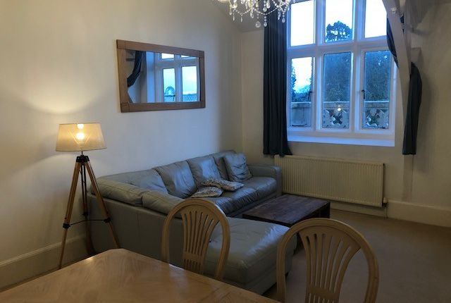 Flat 58, Redhill photo 2