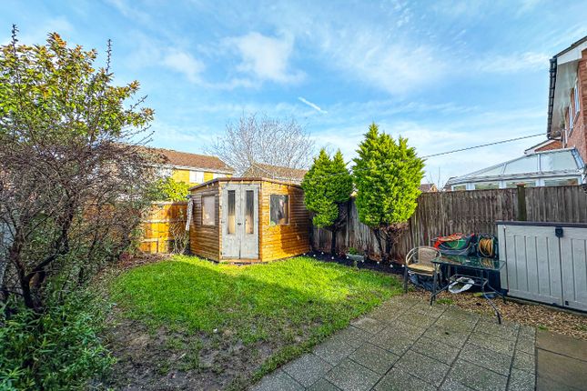 8, Kenwyn Close, Taunton photo 2