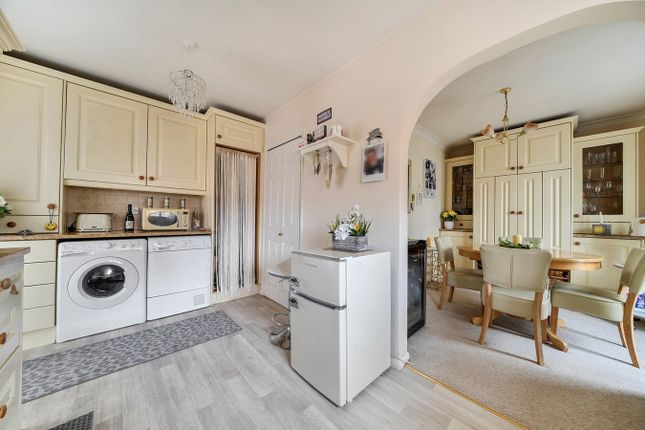25, Queen Elizabeth Close, Shefford photo 5