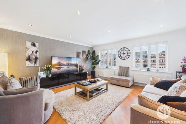 15 Dickens Court, Blackburn photo 2