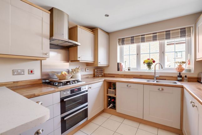 11 Howieson Court, Nottingham photo 4