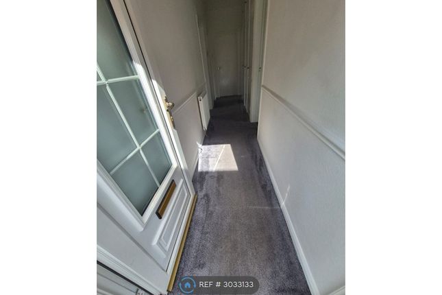 Manor Drive North, York photo 2