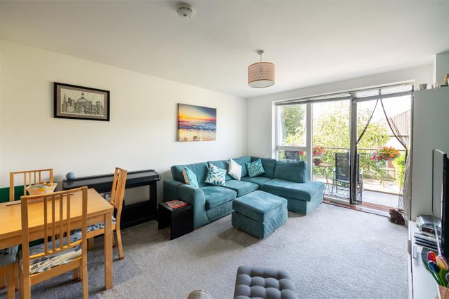 Flat 10, Russell Square,, Russells Crescent, Horley photo 2