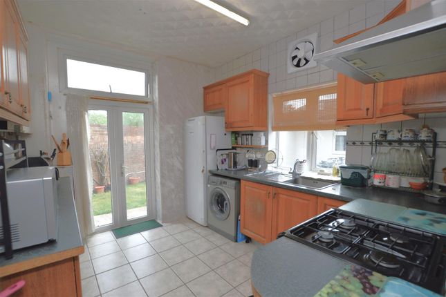 53, Hounslow Avenue, Hounslow photo 2