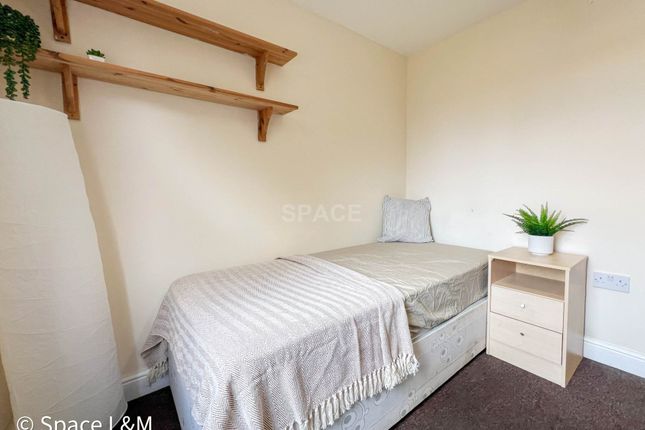 Thumbnail Room to rent in Grange Avenue, Earley, Reading, Berkshire