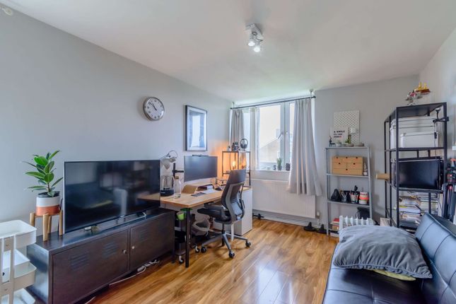 Flat for sale in Bromholm Road, London