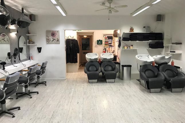 Thumbnail Retail premises for sale in A Highly Reputable Hairdressers And Stylist MK41, Bedford