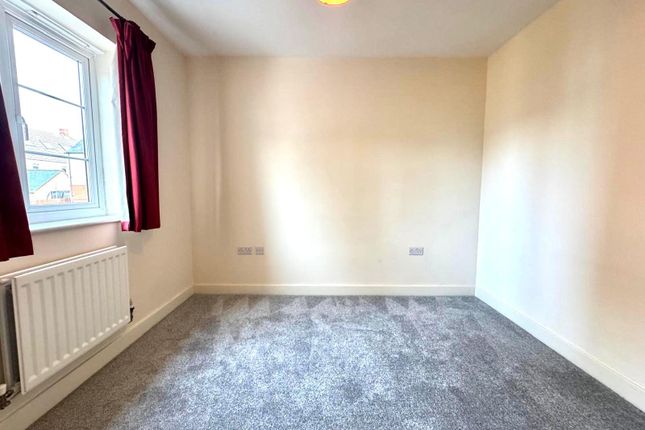 14, Withering Road, Swindon photo 4