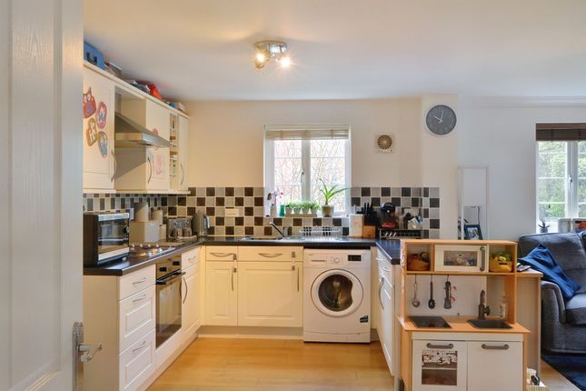 Thumbnail Flat for sale in Chater Close, Ashford