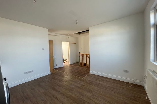 799A, Dunstable Road, Luton photo 3