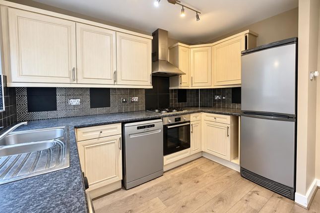 3, Chiltern Court, Leeds photo 2