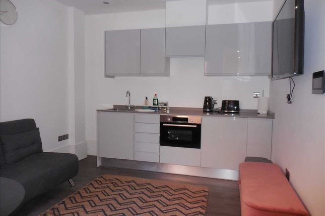 Flat to rent in Friar Street, Reading