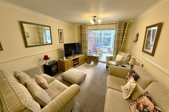 21, Lilac Close, Bordon photo 4