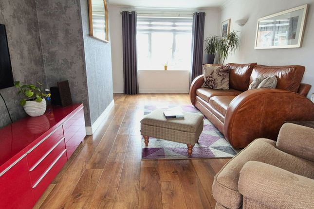 13, Brickle Place, Shefford photo 2