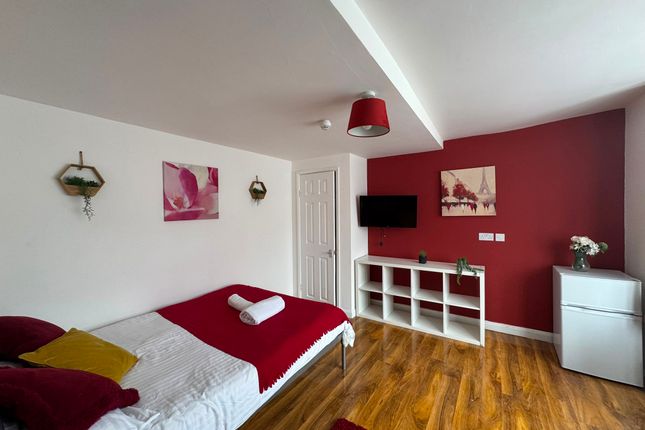 Flat 2,, Maybank Avenue, Wembley photo 2