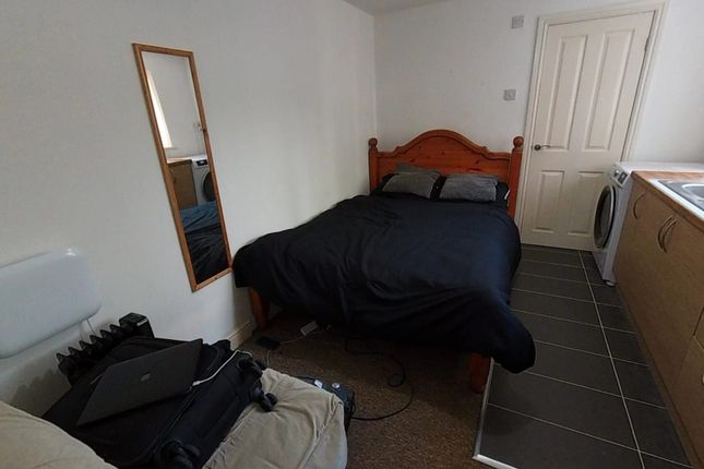 60a Hathersage Road, Manchester photo 5