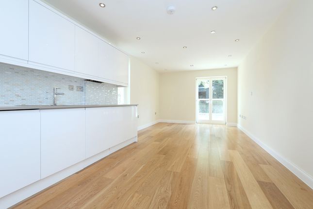 Flat 2, London photo 2