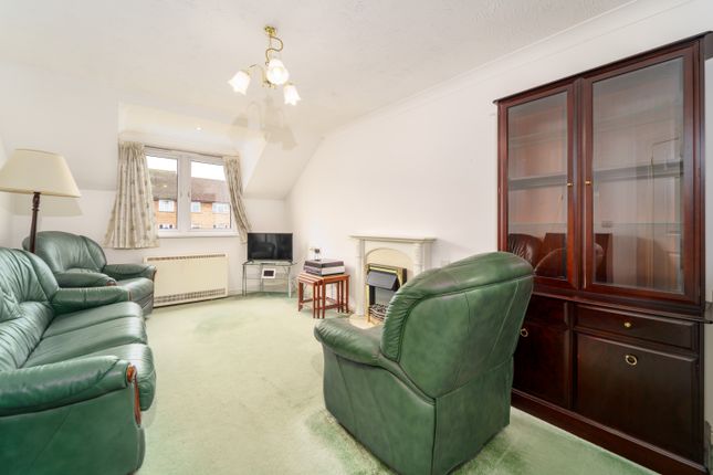 1-bed flat on 39, Perrin Court, Ashford, £180,000