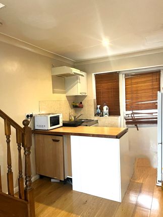 Terraced house to rent in Beavers Lane, Hounslow