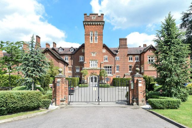 3 bed flat for sale in Bedwell Hall, Cucumber Lane, Essendon, Hatfield AL9