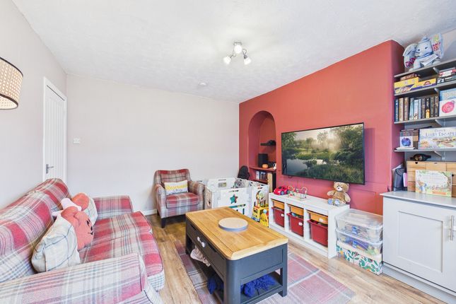 21, Eastern Crescent, Kilbirnie photo 2