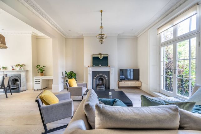 Flat to rent in Chepstow Villas, Westbourne Grove, London