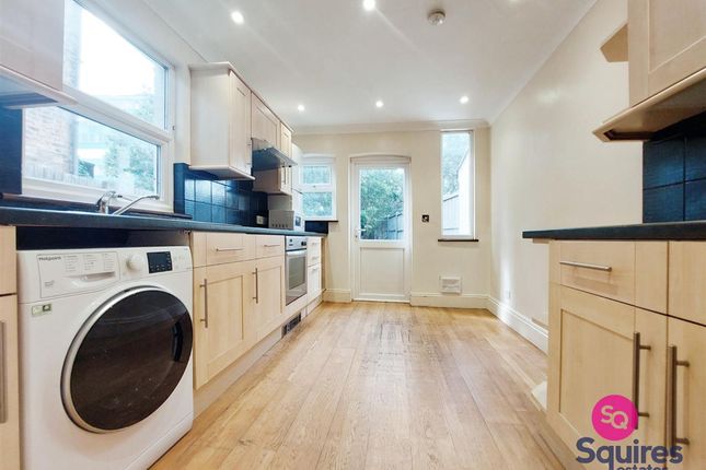 206 Squires Lane, London photo 2