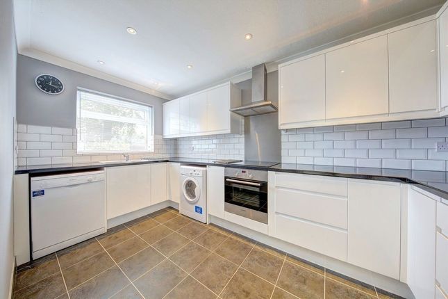 17, Hillview, London photo 2