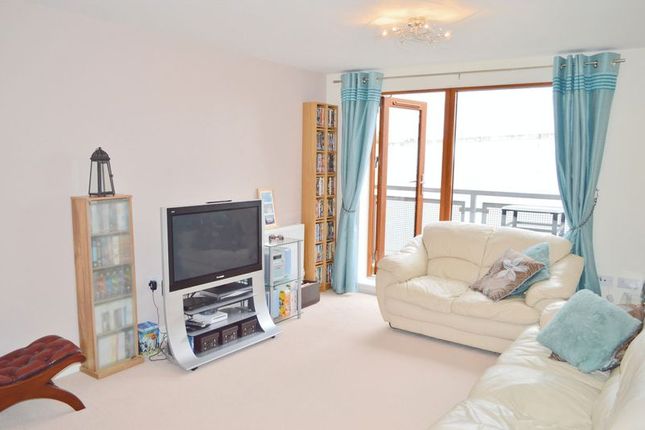 Flat for sale in Hibernia Court, North Star Boulevard, Greenhithe
