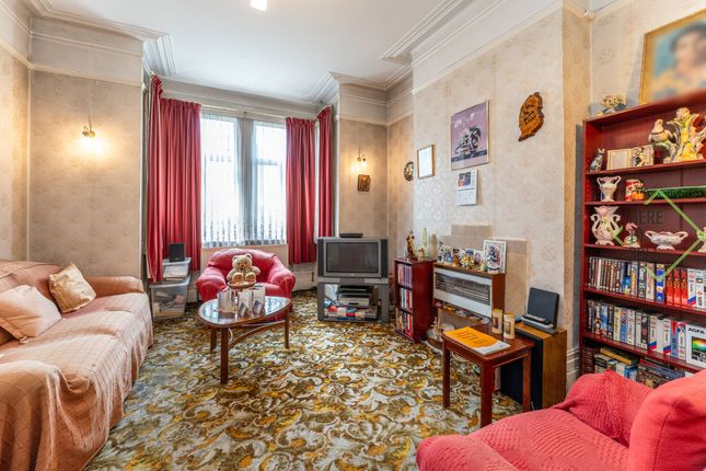 322 Mount Pleasant Road, London photo 3
