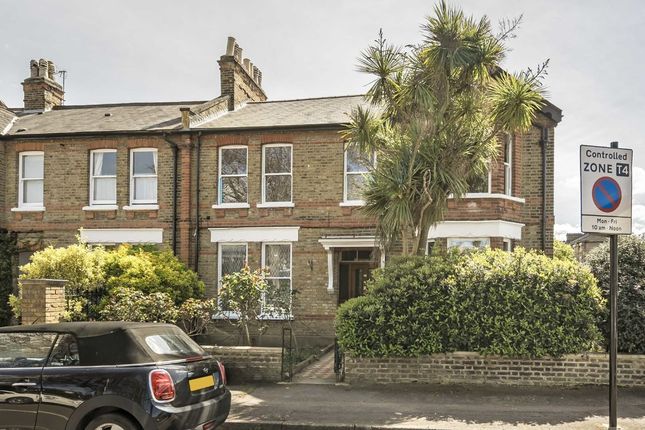 Flat to rent in Manor Road, Teddington