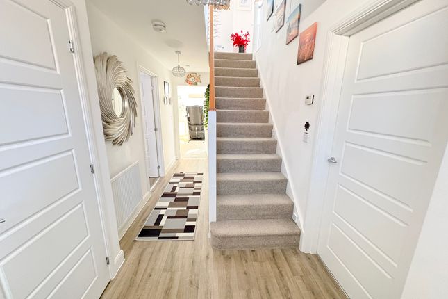 24 Bedivere Road, Crawley photo 2