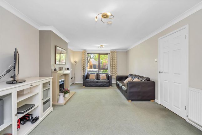 10, Lark Valley Drive, Fornham St. Martin photo 4