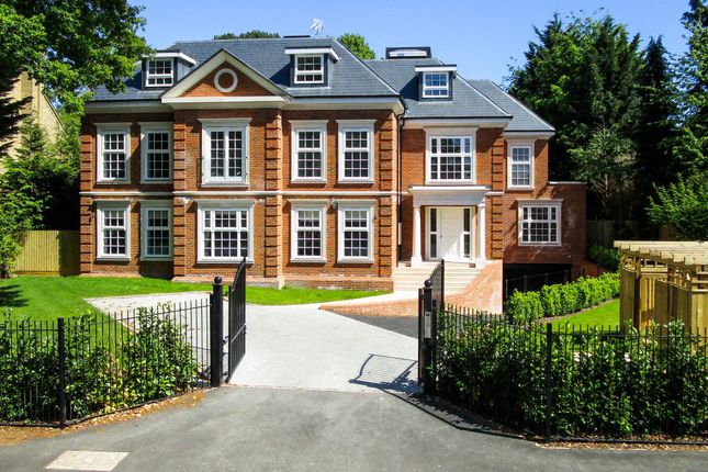 Thumbnail Flat to rent in Cavendish Road, St. Georges Hill, Weybridge