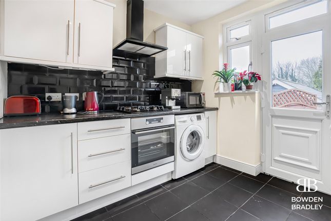 43 Derby Avenue, Upminster photo 4