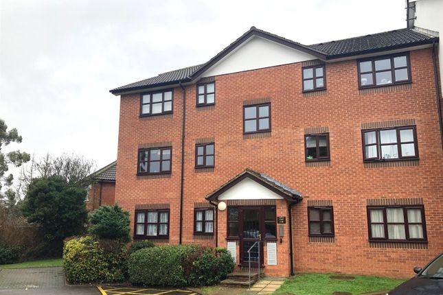 Studio to rent in Argyle Court, King Georges Avenue, Watford
