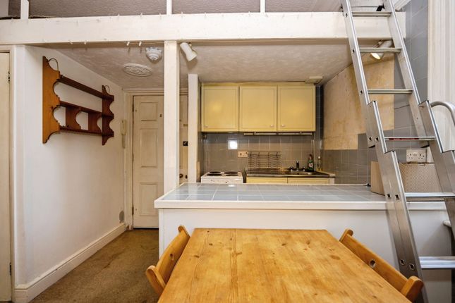 1 Rexholme, 12, Lower Edgeborough Road, Surrey photo 4
