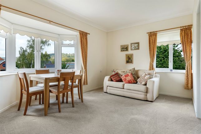 22, Canterbury Court, Dorking photo 4